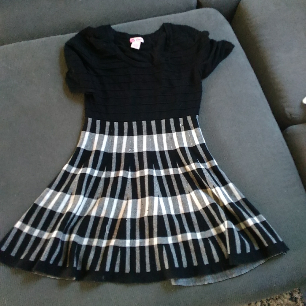 Black and white pattern dress